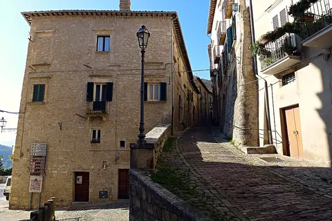 An alley in the old town of Civitella del Tronto
