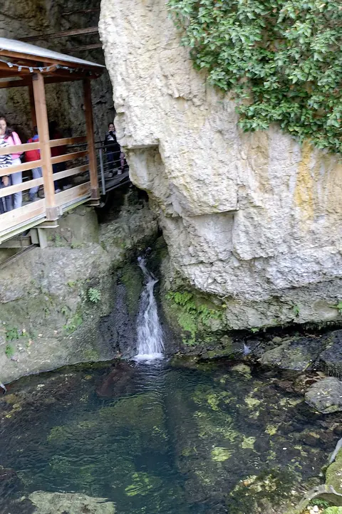 The entrance to the Stiffe Caves
