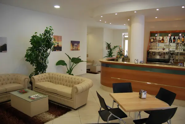 Hotel Europa reception and bar