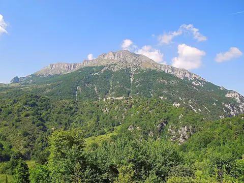 Castel Manfrino and the Montagna dei Fiori