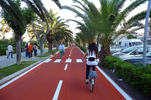 La ciclabile sul lungomare di Alba Adriatica