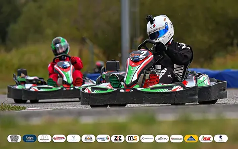 Un pilota di kart in gara
